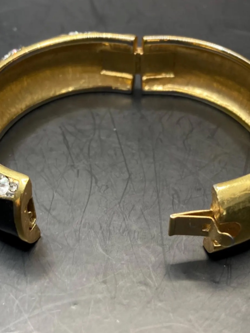 Vintage Vtg DS & Co Swarovski Clamper Hinged Cuff Bracelet Black Enamel - Picture 3 of 3